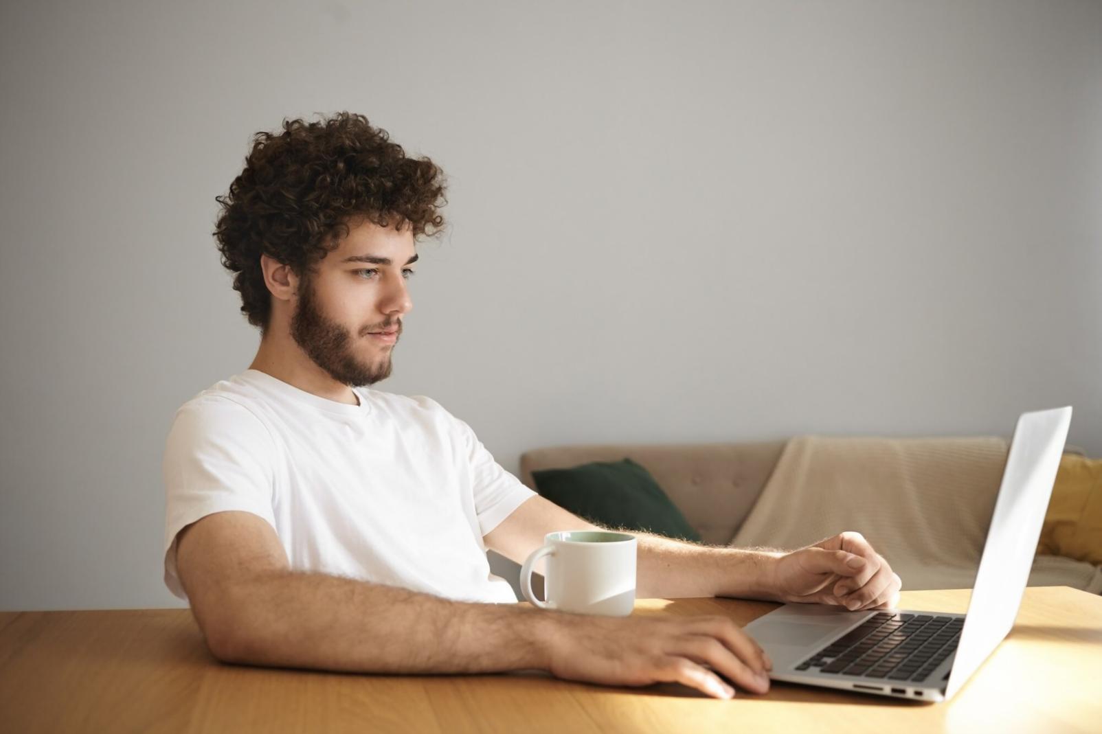 Espacio de trabajo profesional para análisis financiero